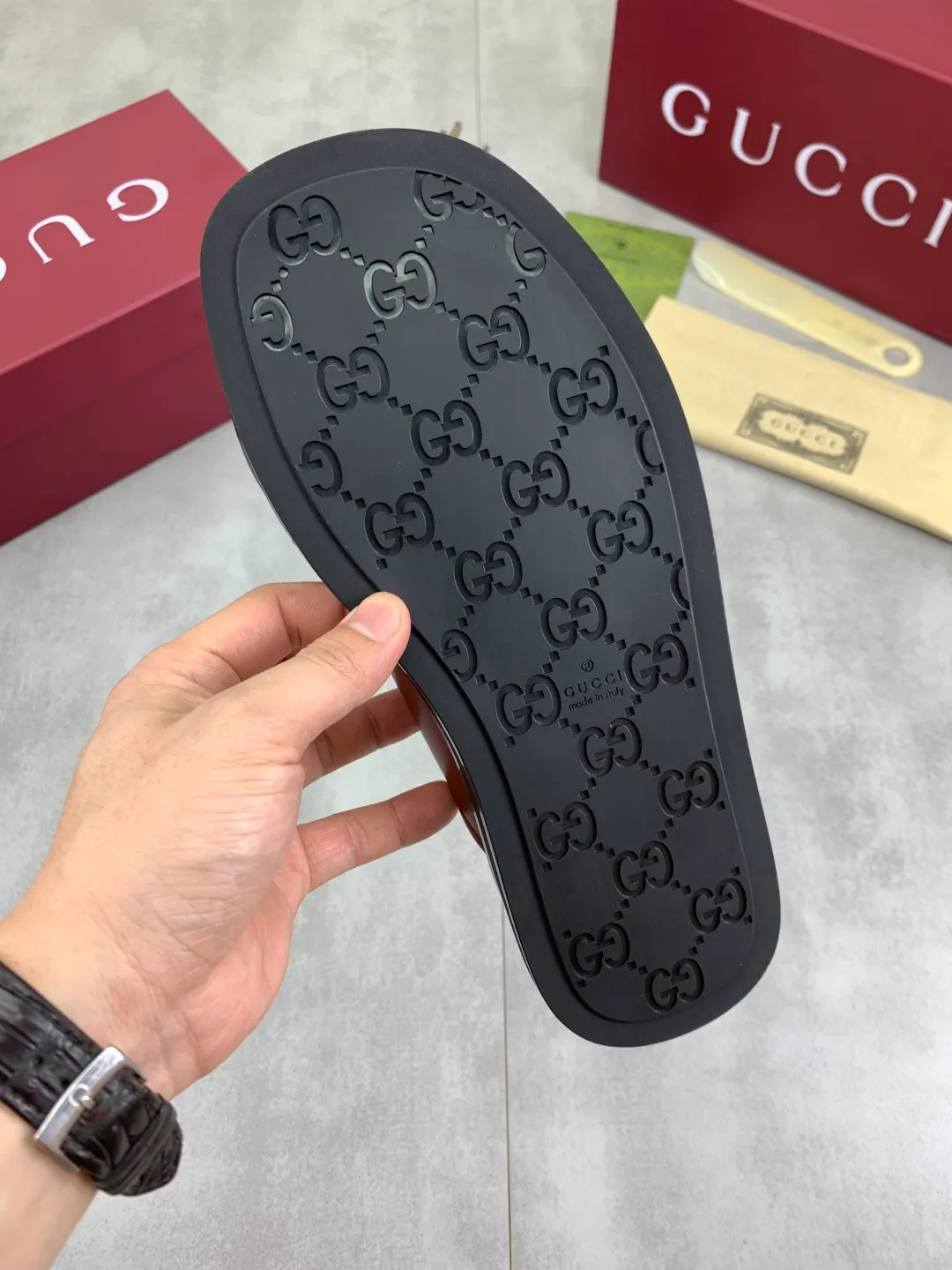 Men's shoes 💰P380💰[New model] High version 🎁🎁🎁 GUCCI New casual hot diamond slippers for the Year of the Snake, original official website, perfect workmanship, transmitting a kind of noble luxury, sublimating its definition of luxury in Gucci's high-end extraordinary craftsmanship. Original Gucci double G combination outsole, code number: 40-44 (45 customized) complete package